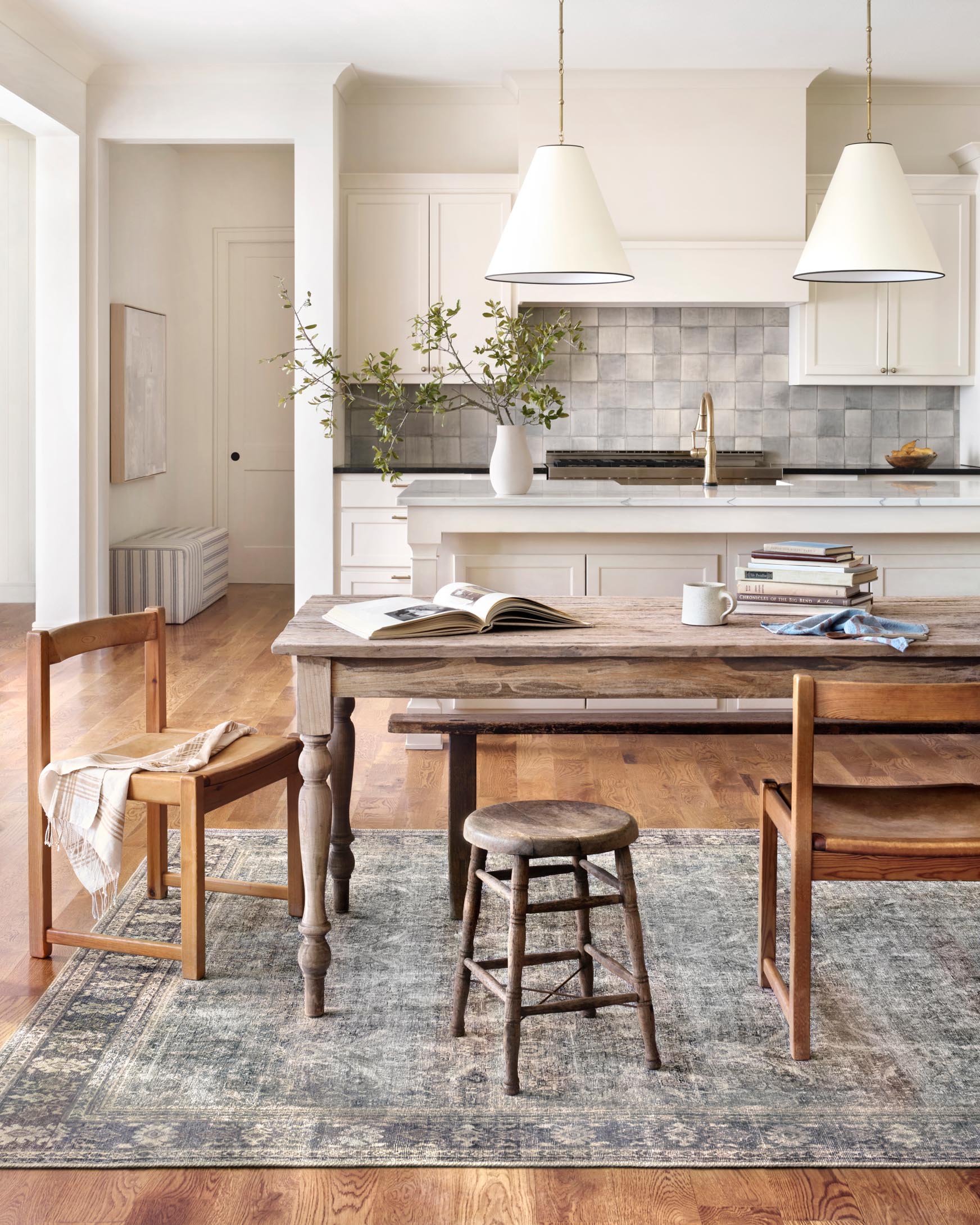 Rectangular traditional power-loomed rug in cool grey with detailed charcoal border