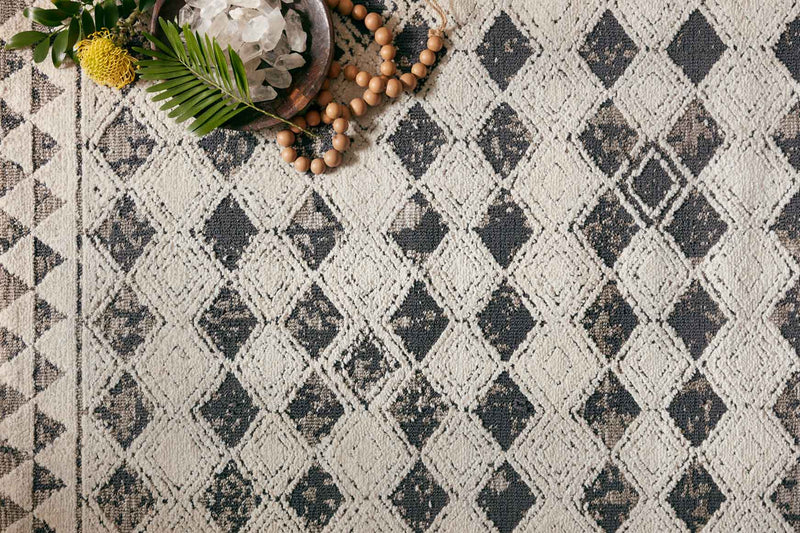 Justina Blakeney x Loloi Yeshaia Collection - Transitional Power Loomed Rug in Black & Neutral (YES-02)