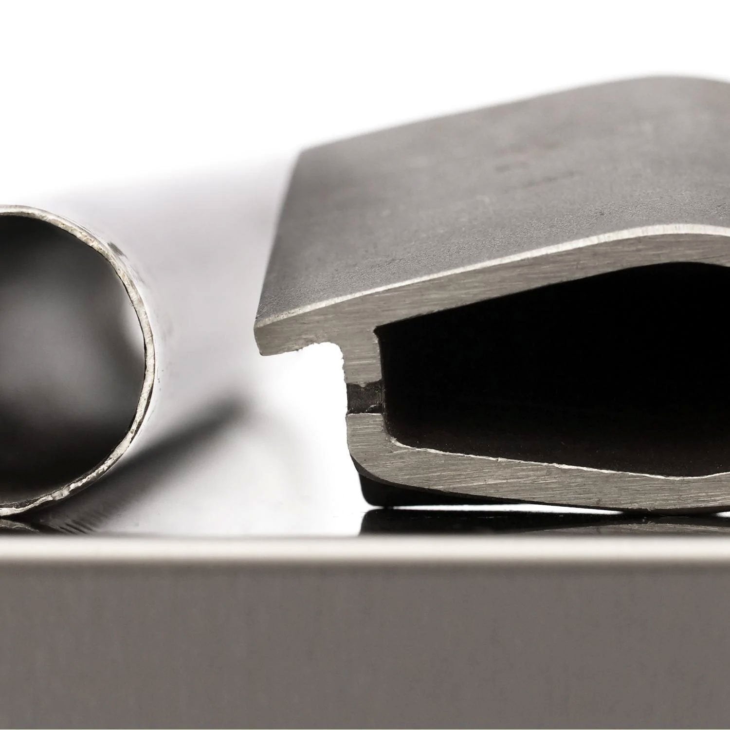 Stainless steel gas burner tube with circular opening end