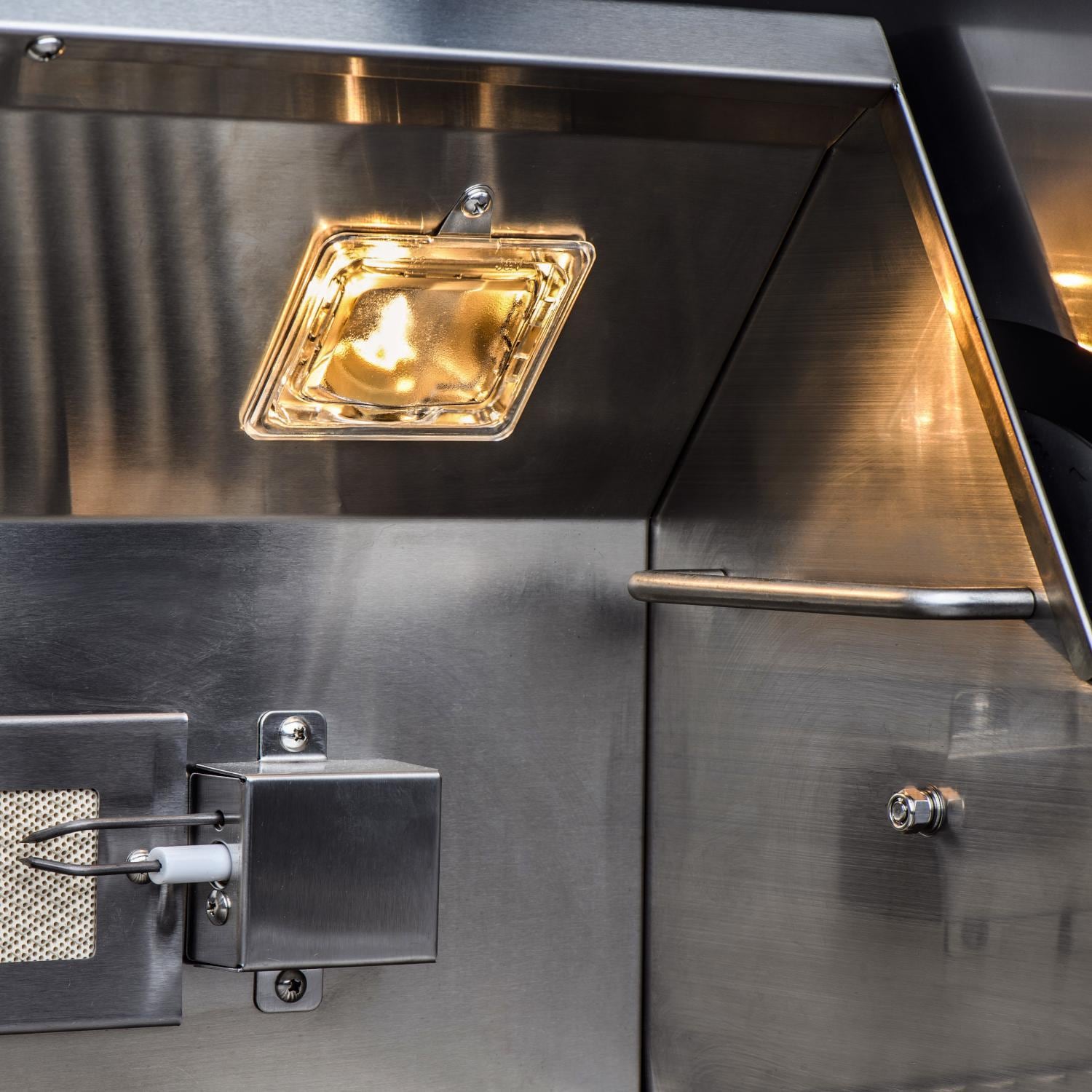 Stainless built-in gas grill with lit infrared burner and side control knobs