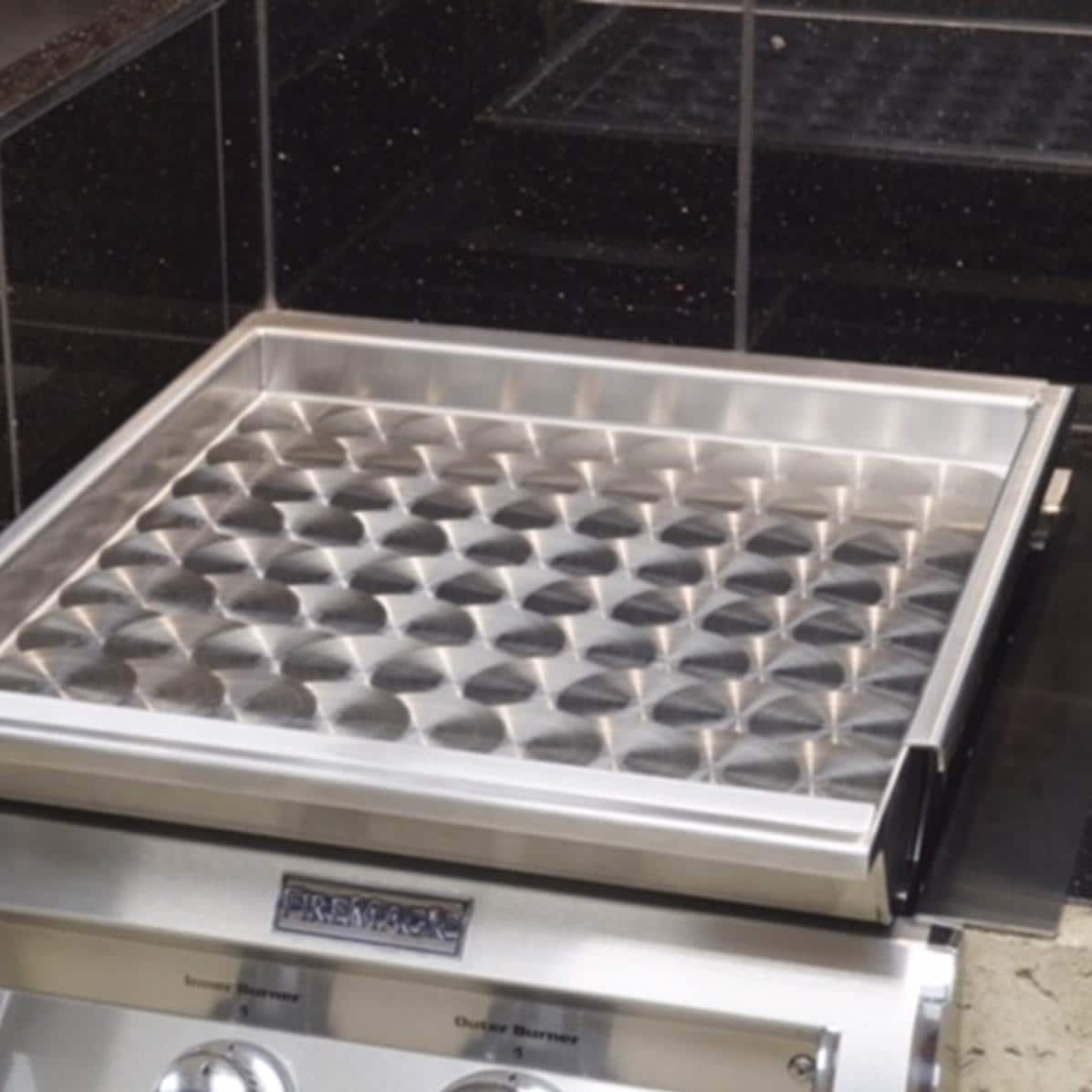 Stainless steel griddle adapter with diamond-pattern cooking surface tray