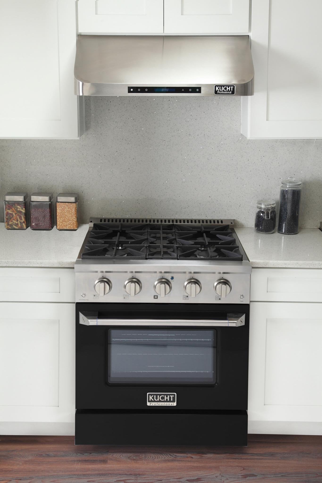 Kucht gas range in a kitchen with burner grates and oven door