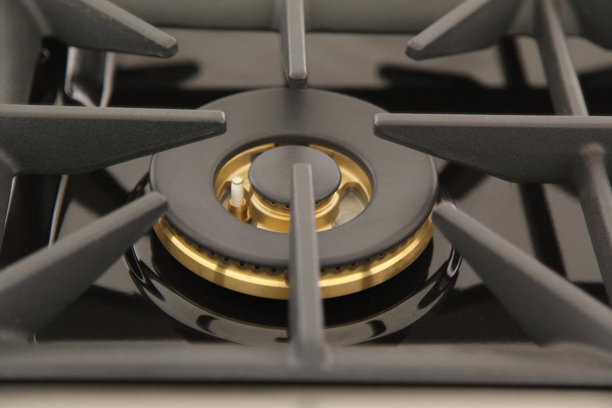 Single sealed gas burner with black grates and brass flame ring