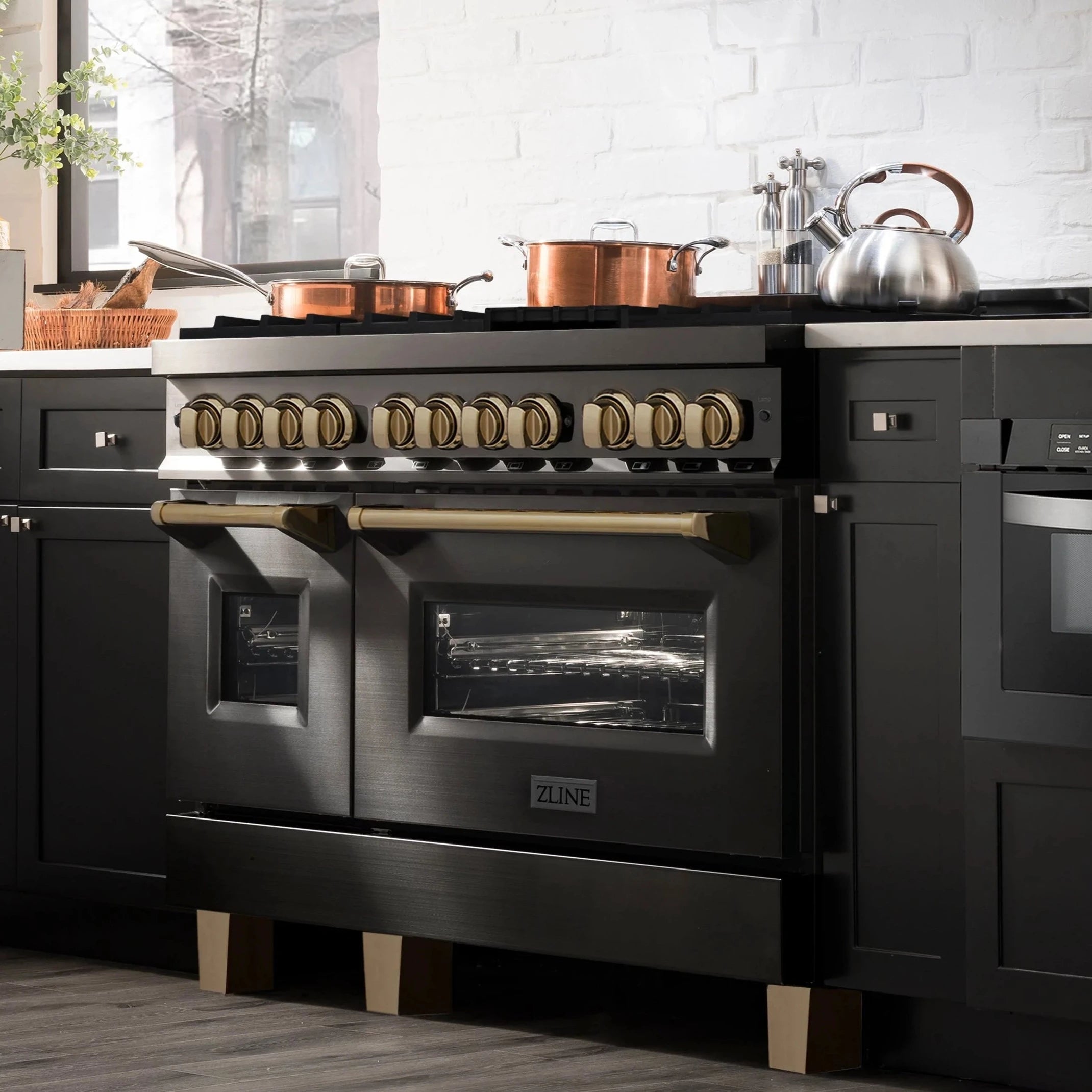 Black dual fuel range with champagne bronze knobs and two ovens in kitchen display