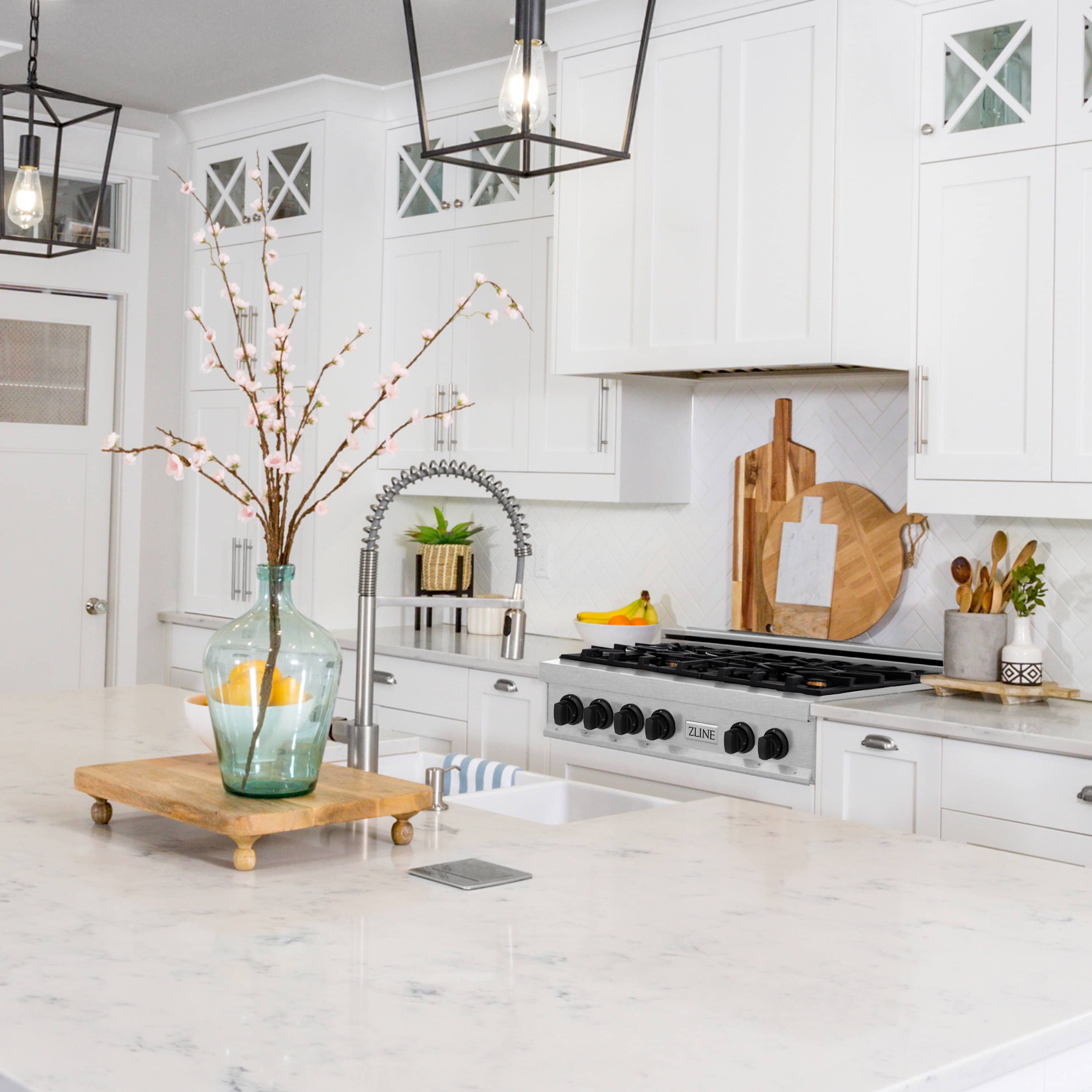 Stainless steel 4-burner gas rangetop with porcelain top and matte black control knobs