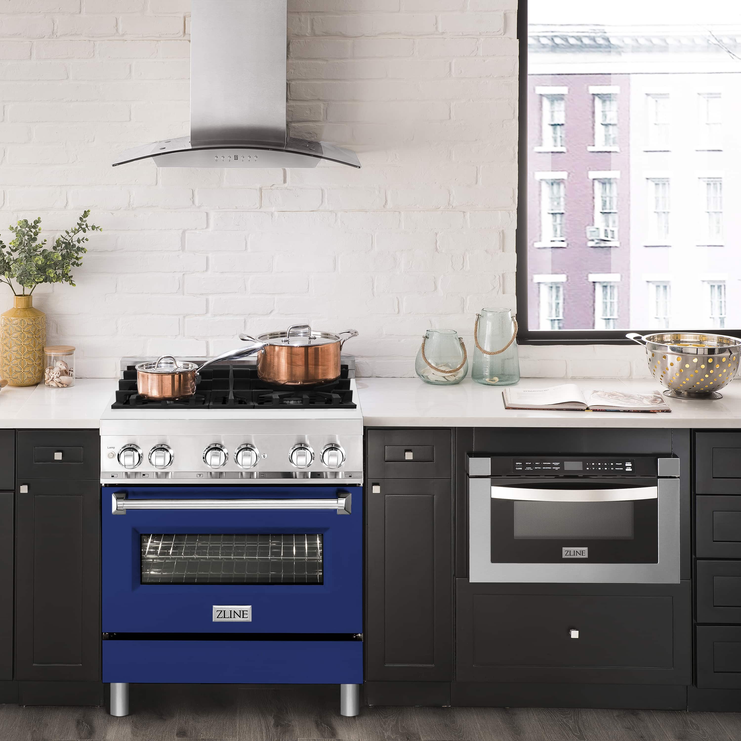 Dual fuel range with blue gloss oven door and black cooktop grates