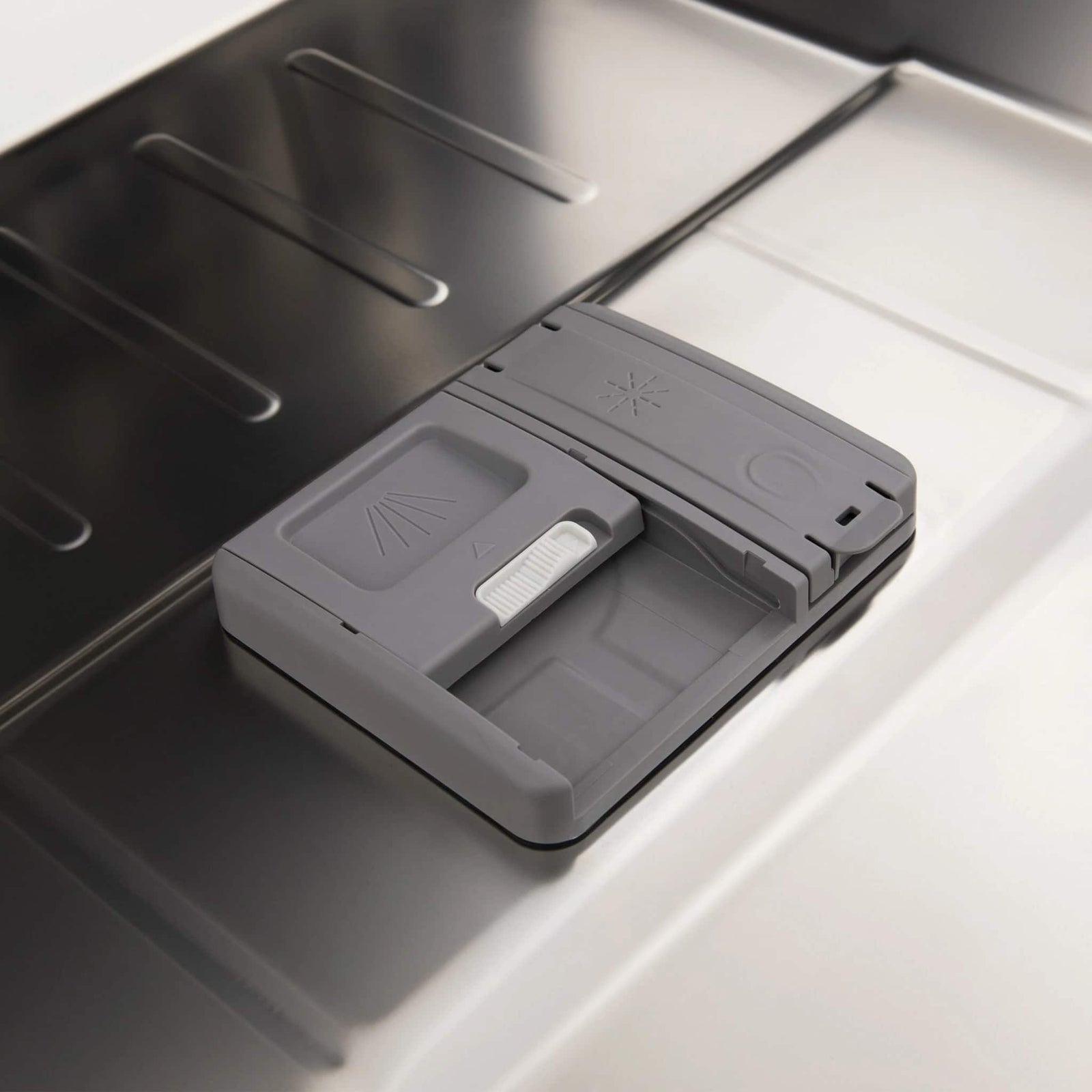 ZLINE 24" Dishwasher w/ Traditional Handle (DW304H24)