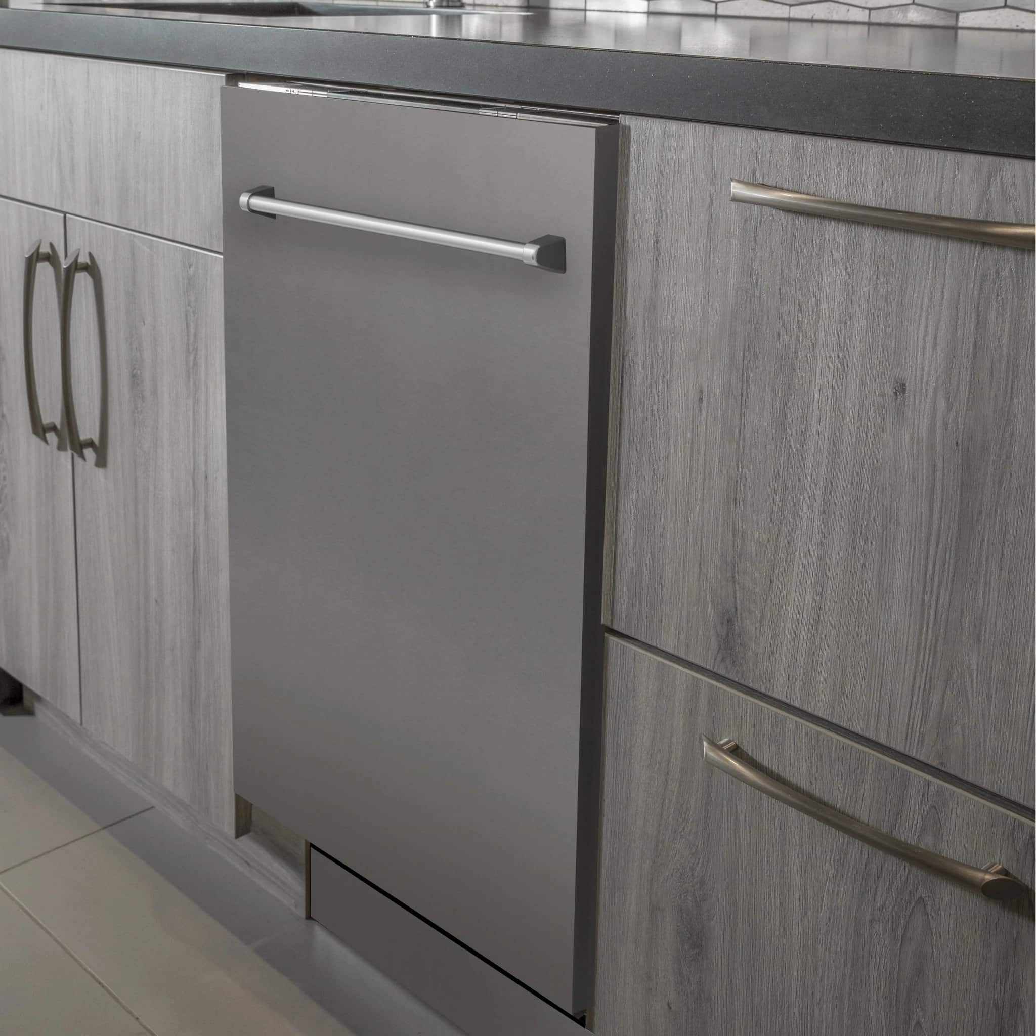Stainless steel built-in dishwasher door with horizontal bar handle