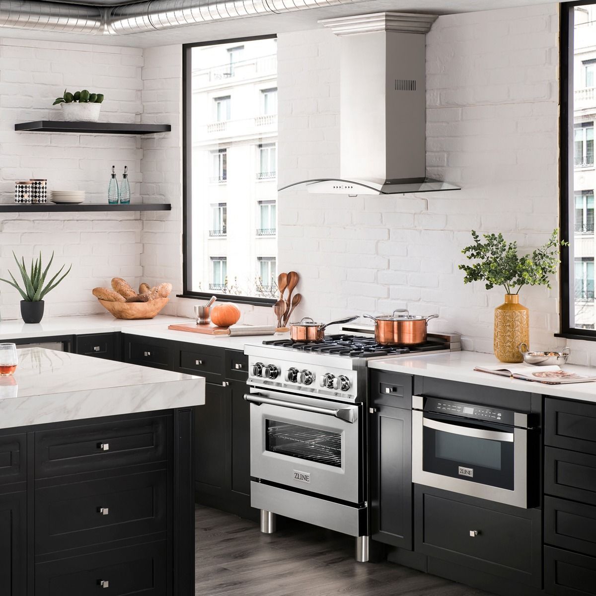 Stainless dual-fuel range with 4 gas burners, electric ovens, and control knobs