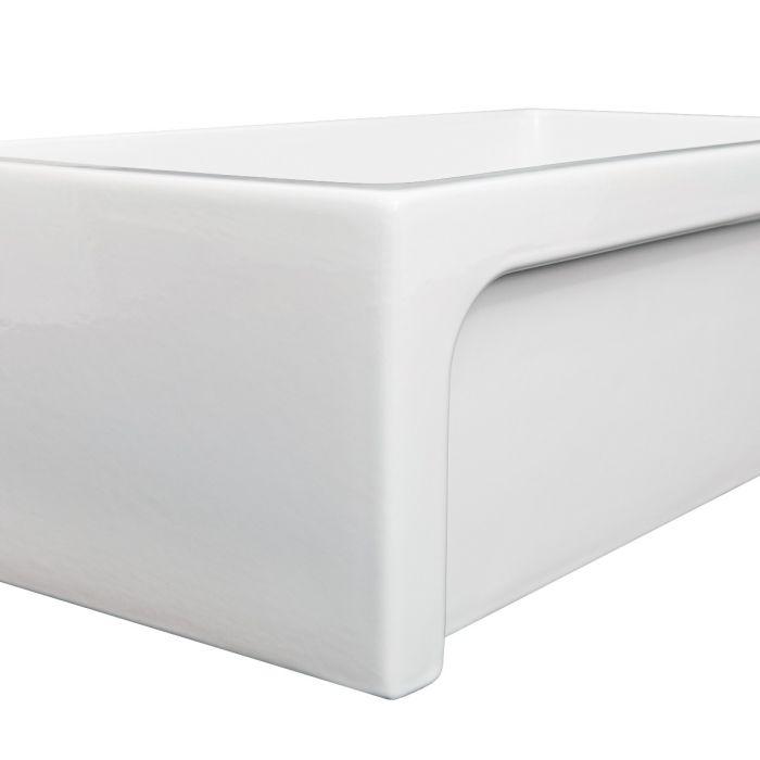 White sink corner edge detail on apron-front single-bowl