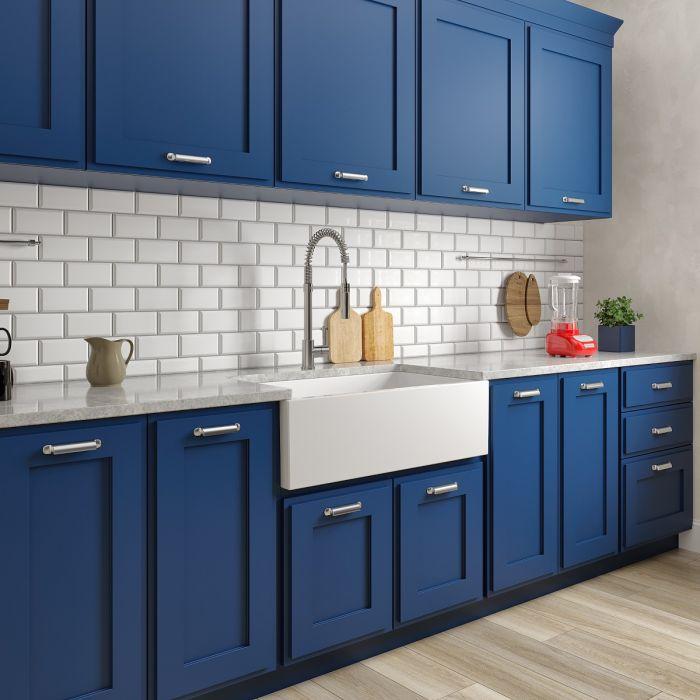 White apron-front single-bowl kitchen sink with ribbed front skirt